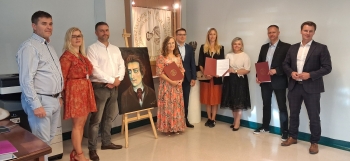 podpisanie umowy na budowę boiska szkolnego