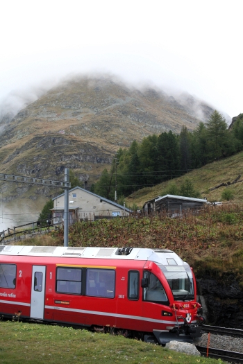 Wycieczka Szwajcaria - czerwony pociąg