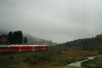 Wycieczka Szwajcaria - czerwony pociąg