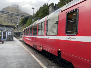 Wycieczka Szwajcaria - czerwony pociąg