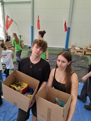 Pakowani paczek na Kresy