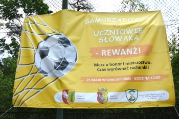 UCZNIOWIE „SŁOWAKA” vs SAMORZĄDOWCY 