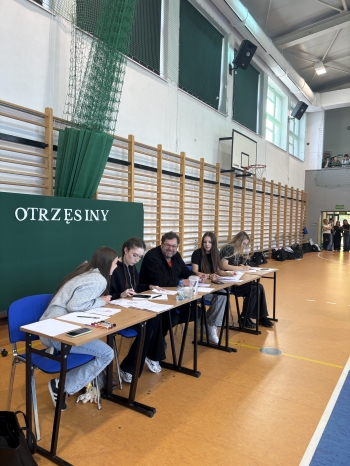 Otrzęsiny klas pierwszych w ''Słowaku''