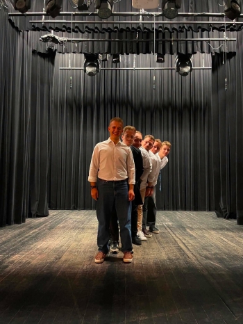  ''Wieczoru z Poezją Juliana Tuwima'' w Amatorskim Teatrze im. Stefana Jaracza w Otwocku.