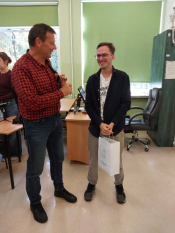 Spotkanie z naszym absolwentem - podróżnikiem Kacprem Malarzem