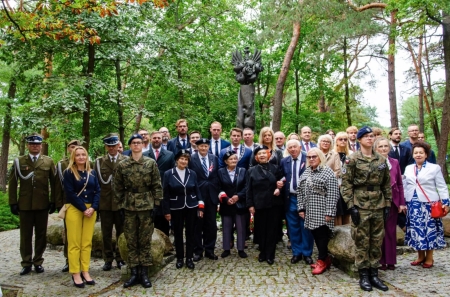 Obchody 86. rocznicy agresji radzieckiej na Polskę i przekazanie patronatu nad pomnikiem ''Katyń 1940''